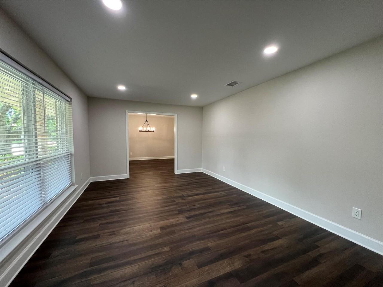 10903 Albury Dr - Photo 4 of 23