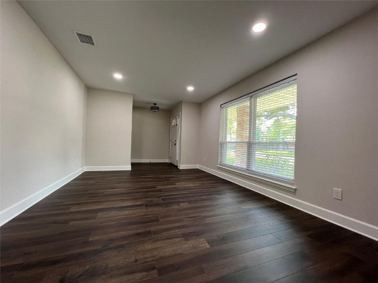 10903 Albury Dr - Photo 5 of 23