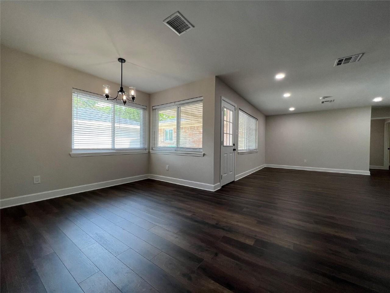10903 Albury Dr - Photo 7 of 23