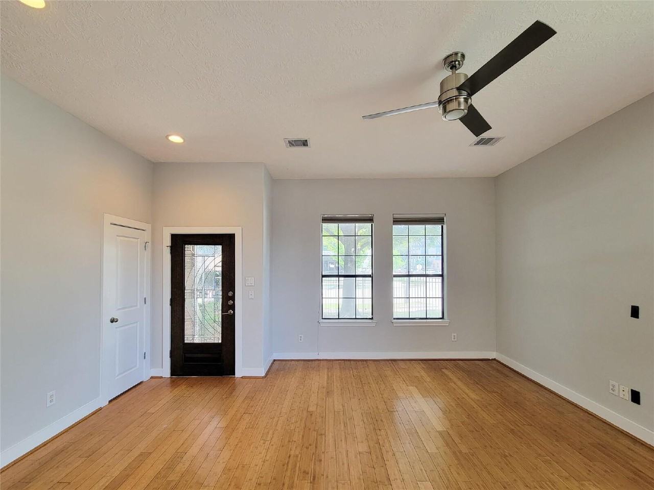 1414 Emancipation Ave - Photo 4 of 32