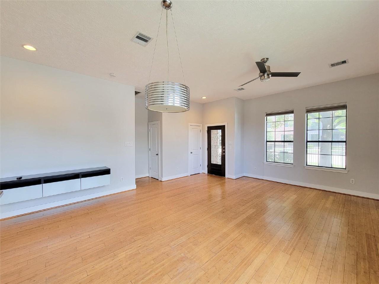 1414 Emancipation Ave - Photo 5 of 32