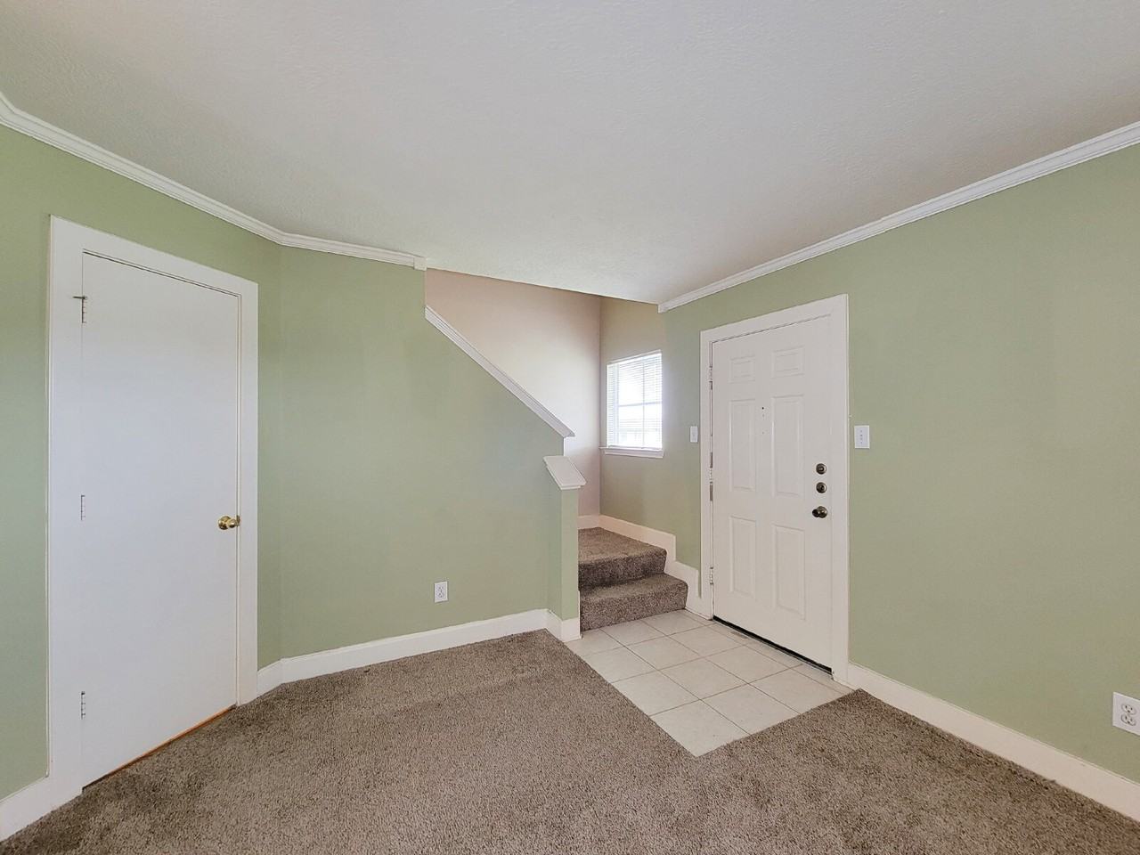 9607 Farrell Dr - Photo 4 of 41