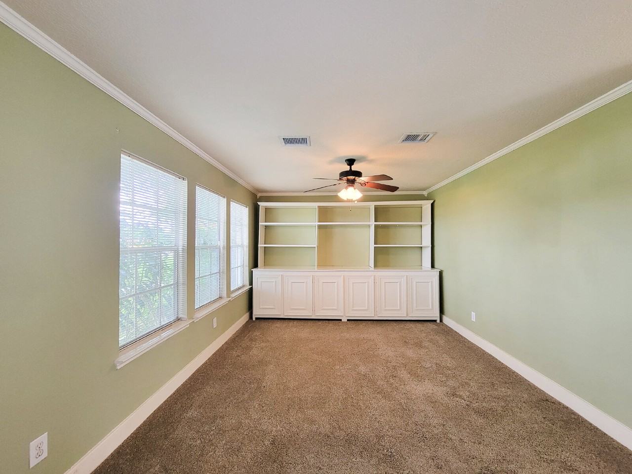 9607 Farrell Dr - Photo 5 of 41
