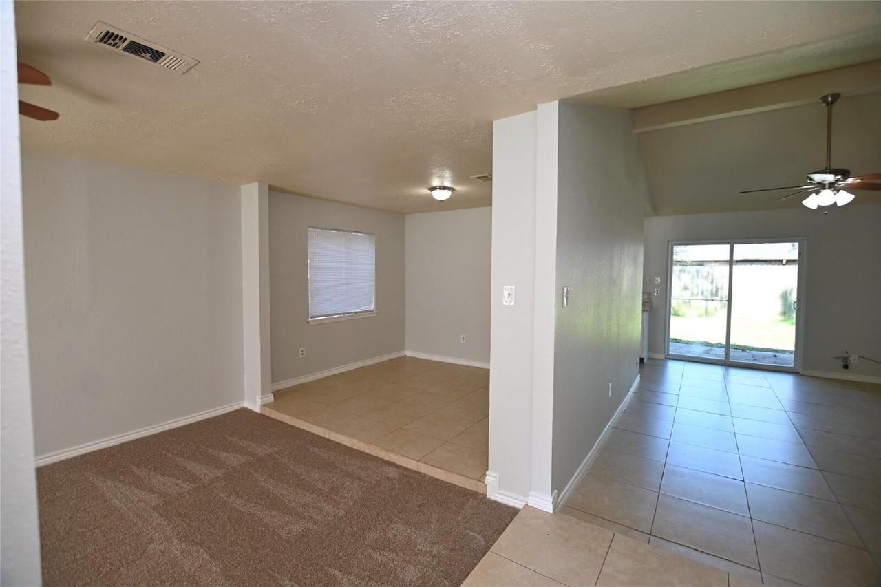 4615 Fitzwater Dr - Photo 3 of 17