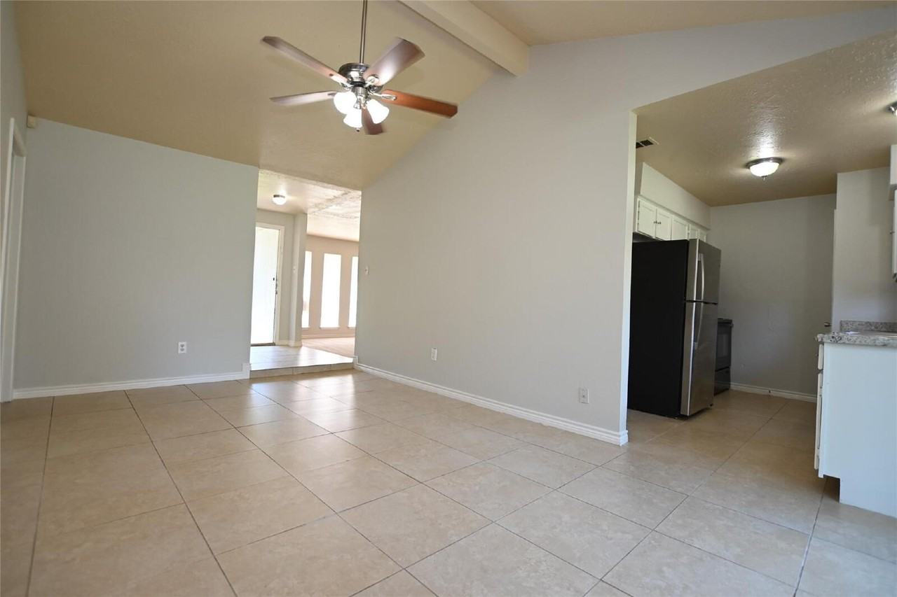 4615 Fitzwater Dr - Photo 5 of 17