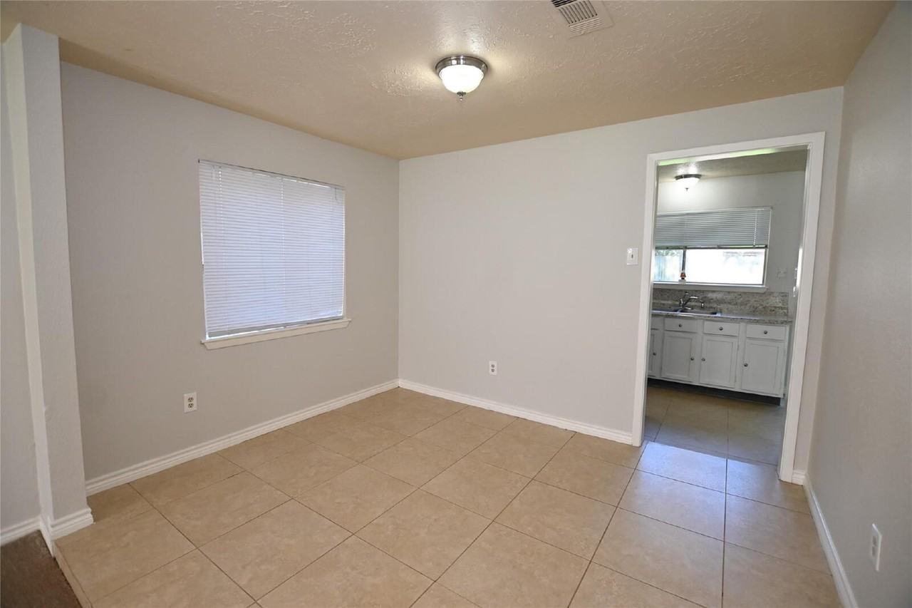 4615 Fitzwater Dr - Photo 6 of 17