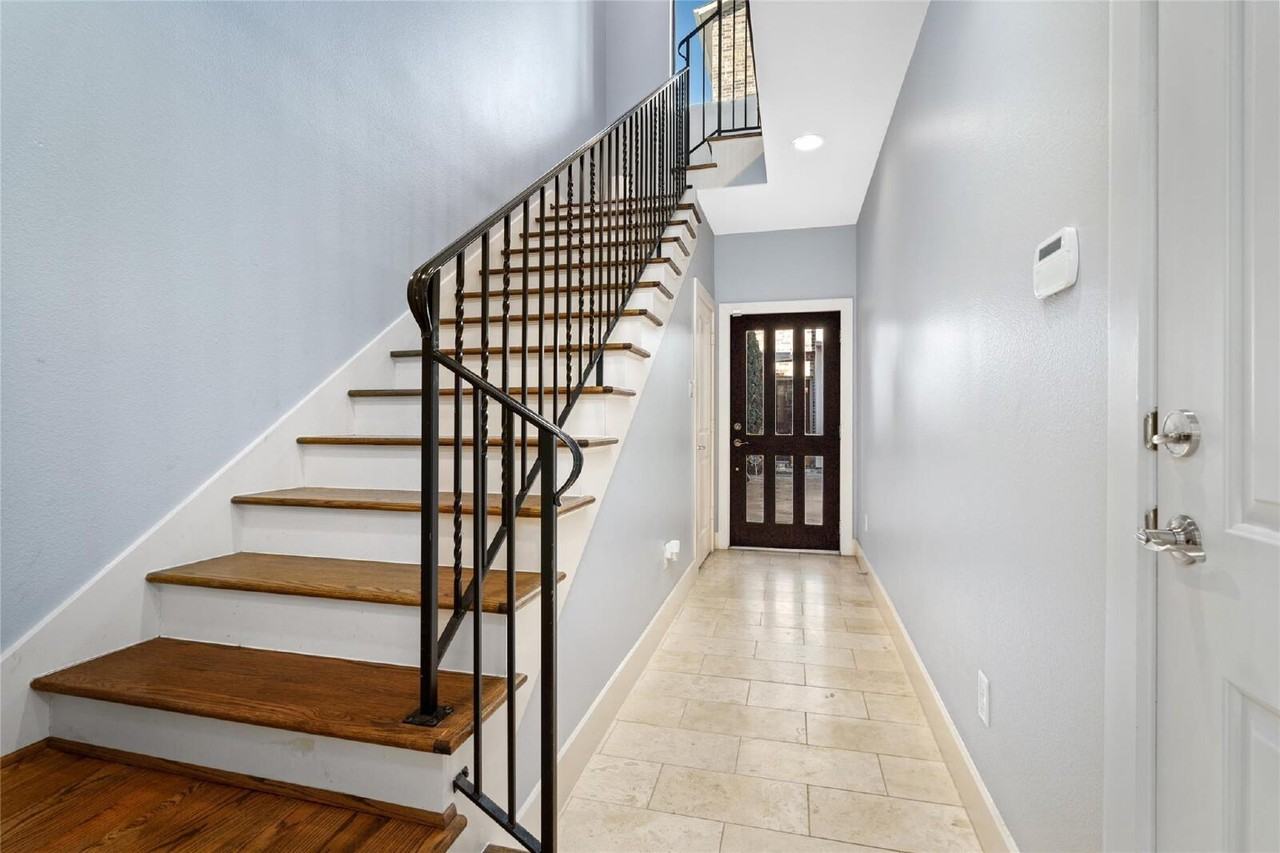 1720 Live Oak St - Photo 2 of 30