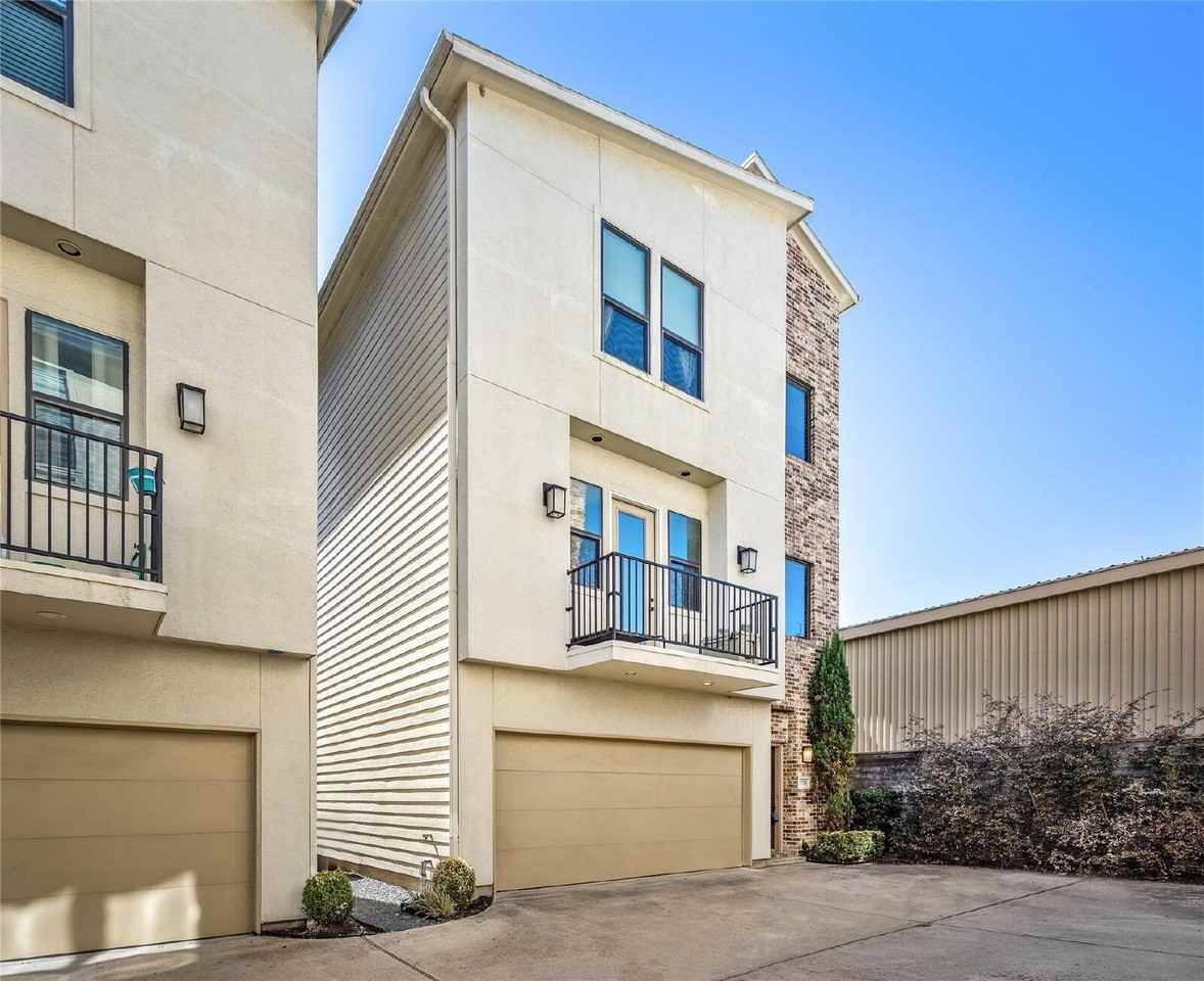 1720 Live Oak St - Photo 4 of 30
