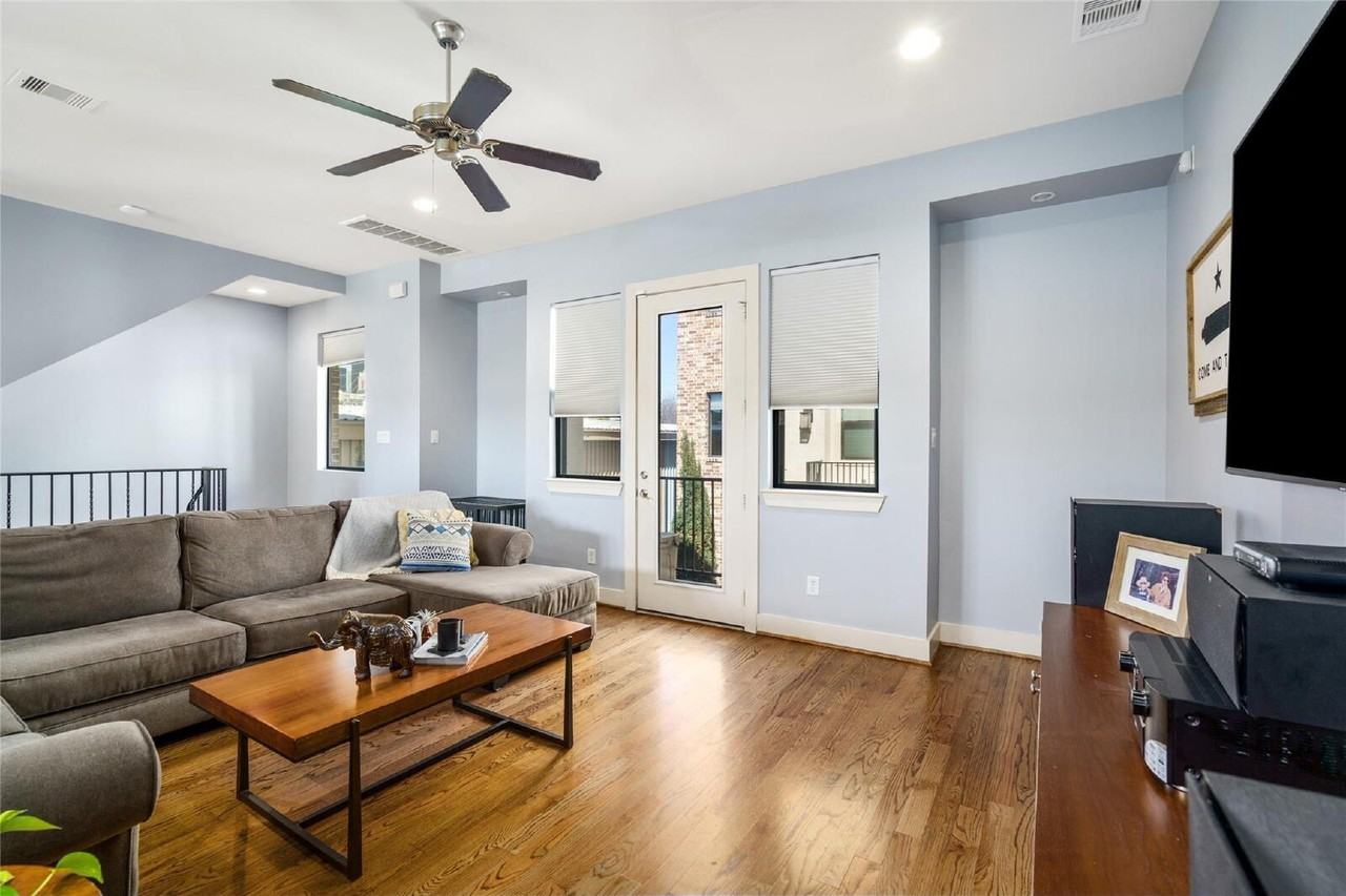 1720 Live Oak St - Photo 5 of 30
