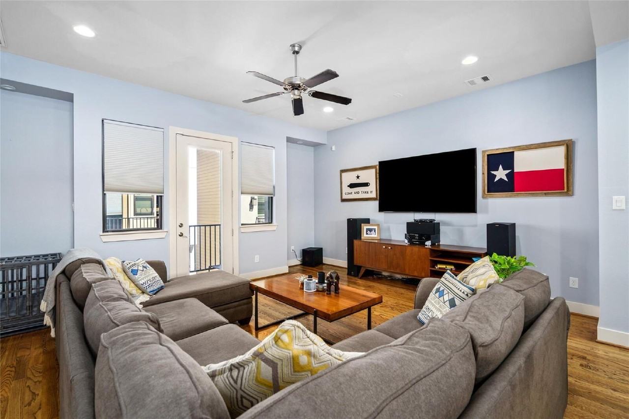 1720 Live Oak St - Photo 6 of 30