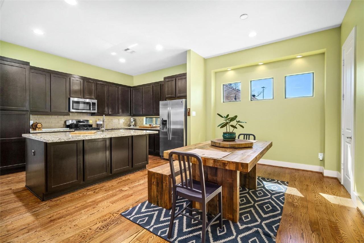 1720 Live Oak St - Photo 7 of 30