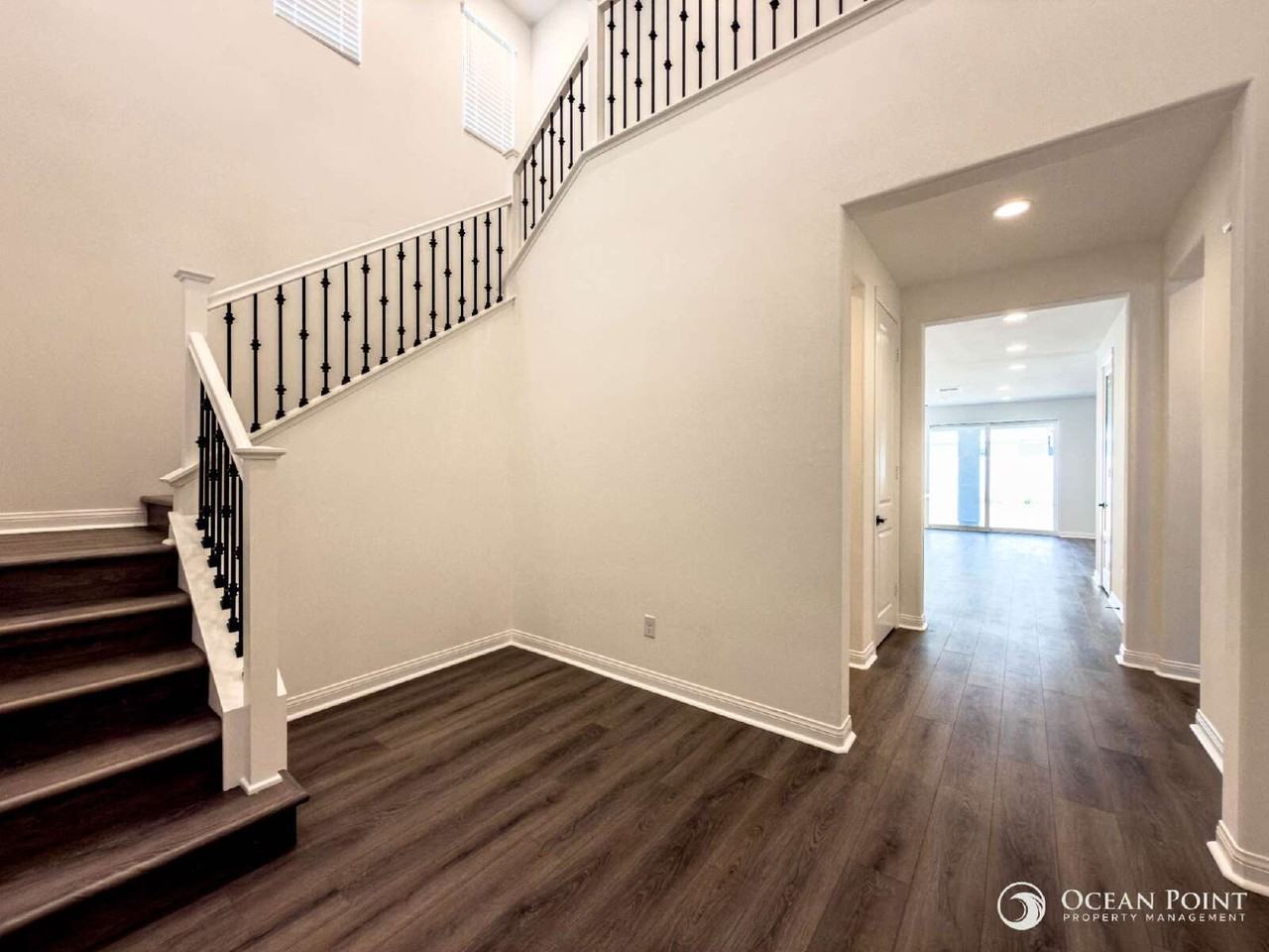 405 Wisteria St - Photo 2 of 26