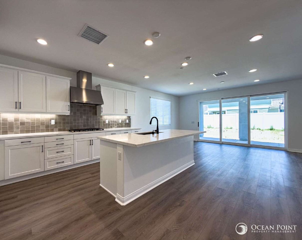 405 Wisteria St - Photo 3 of 26