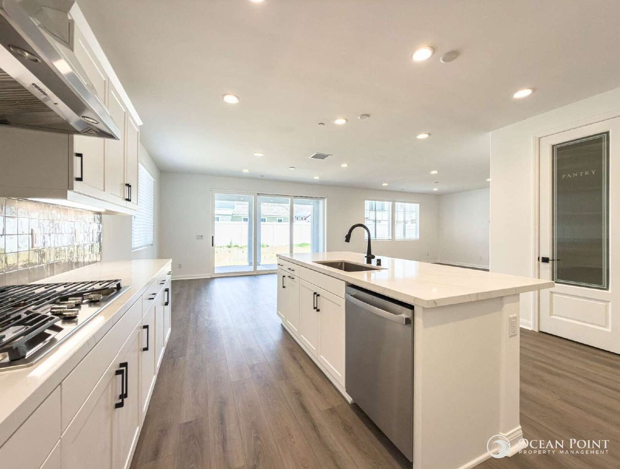 405 Wisteria St - Photo 4 of 26