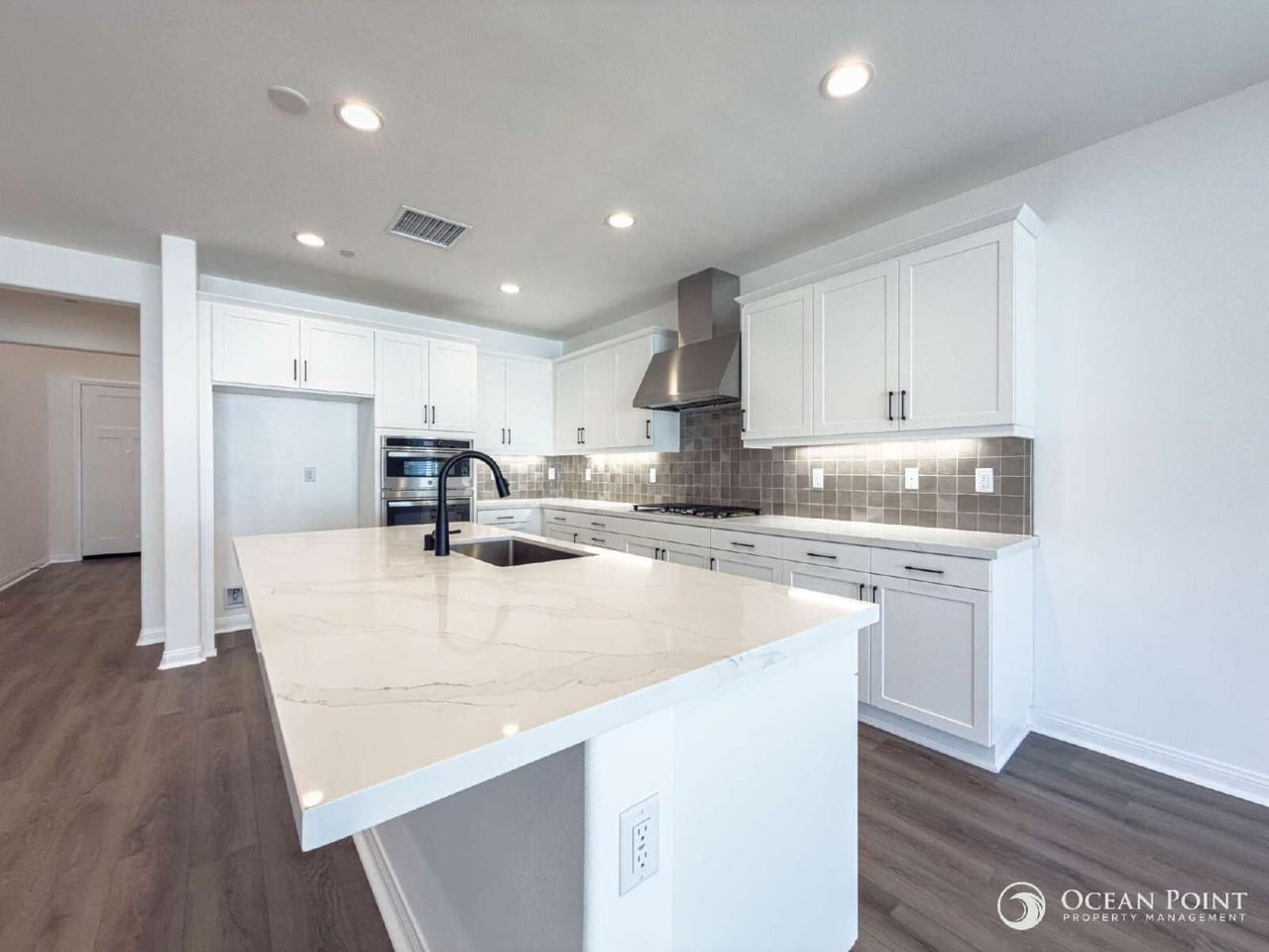405 Wisteria St - Photo 5 of 26