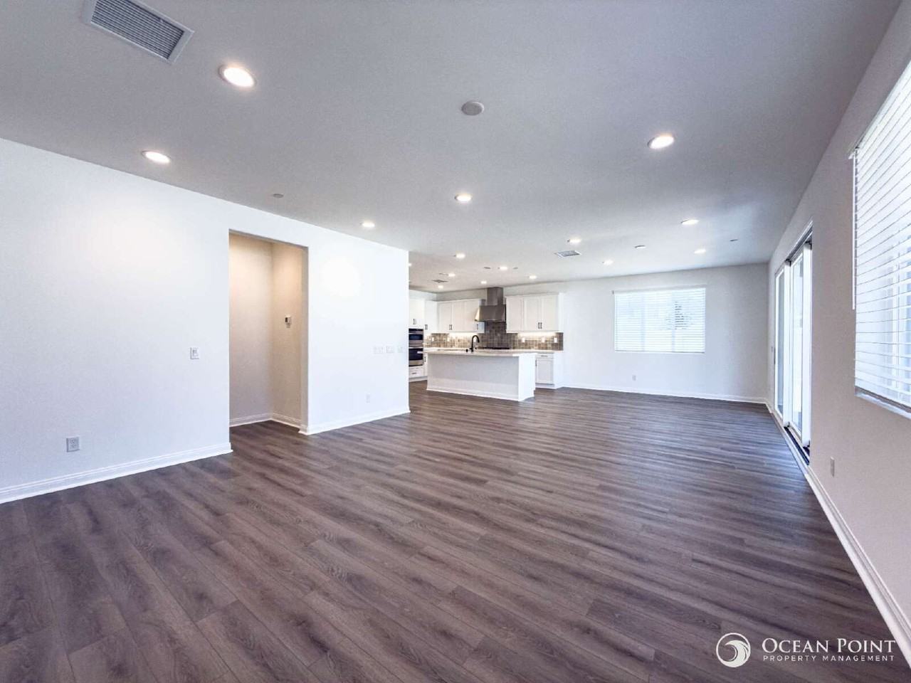 405 Wisteria St - Photo 7 of 26