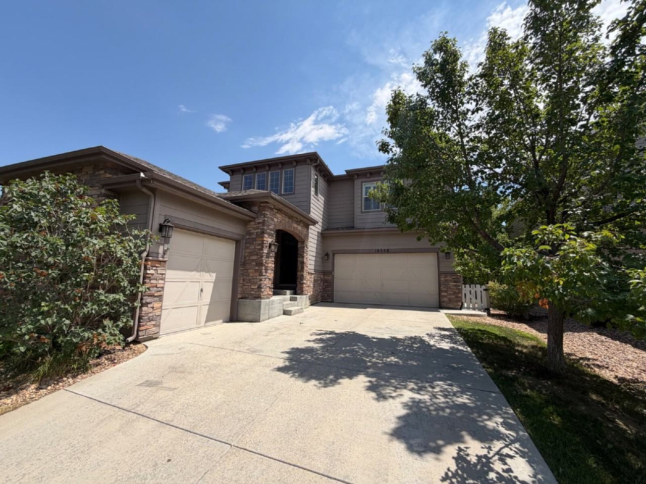 16558 Prospect Ln - Photo 2 of 20