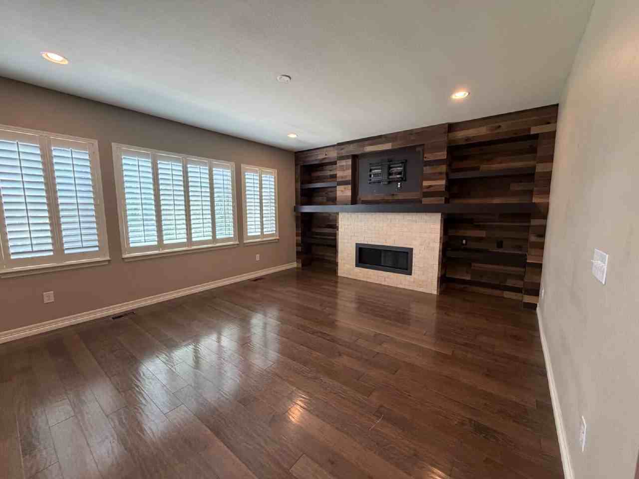 16558 Prospect Ln - Photo 4 of 20