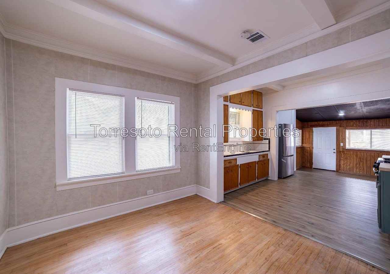 1927 Lee Hall #A - Photo 2 of 15