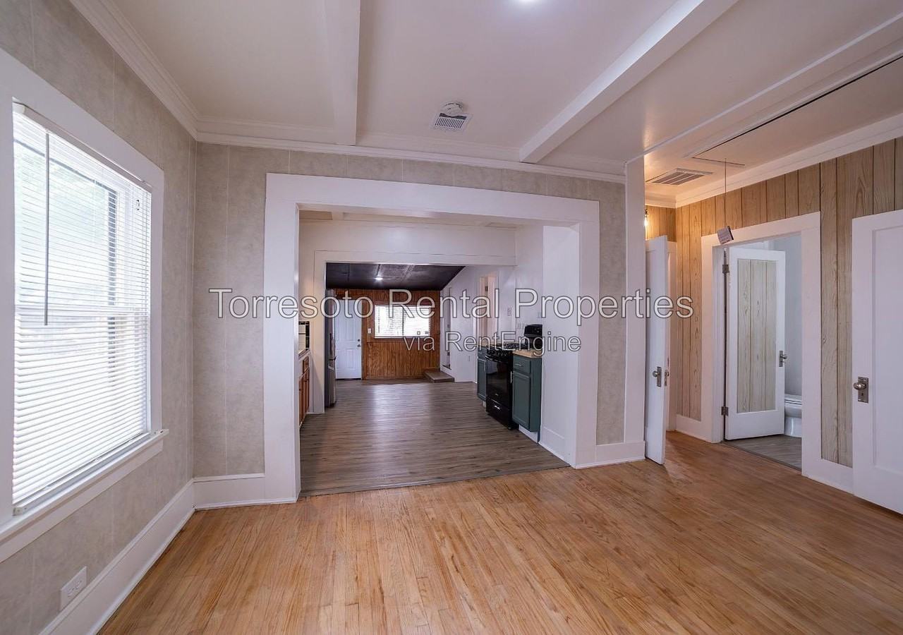 1927 Lee Hall #A - Photo 3 of 15
