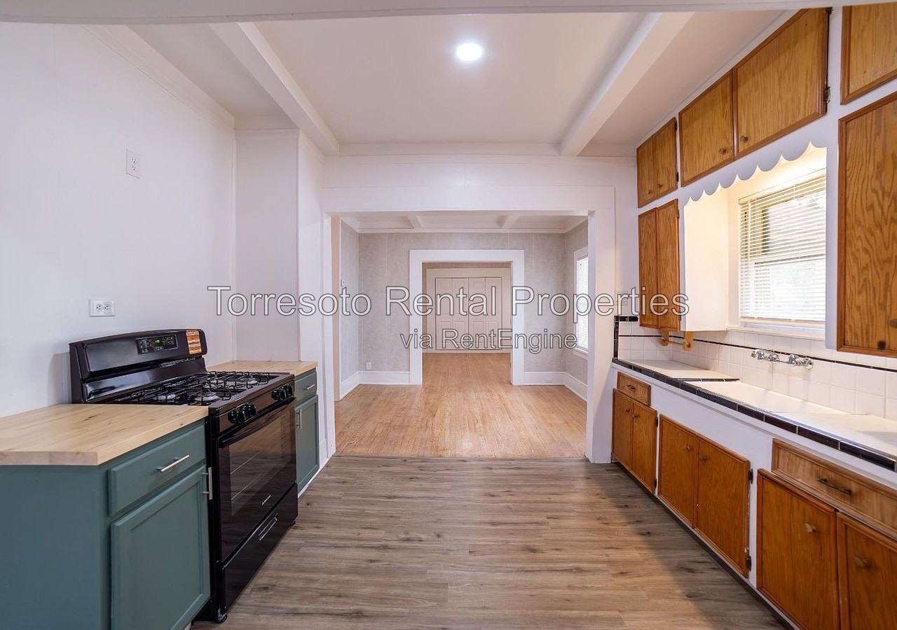 1927 Lee Hall #A - Photo 7 of 15