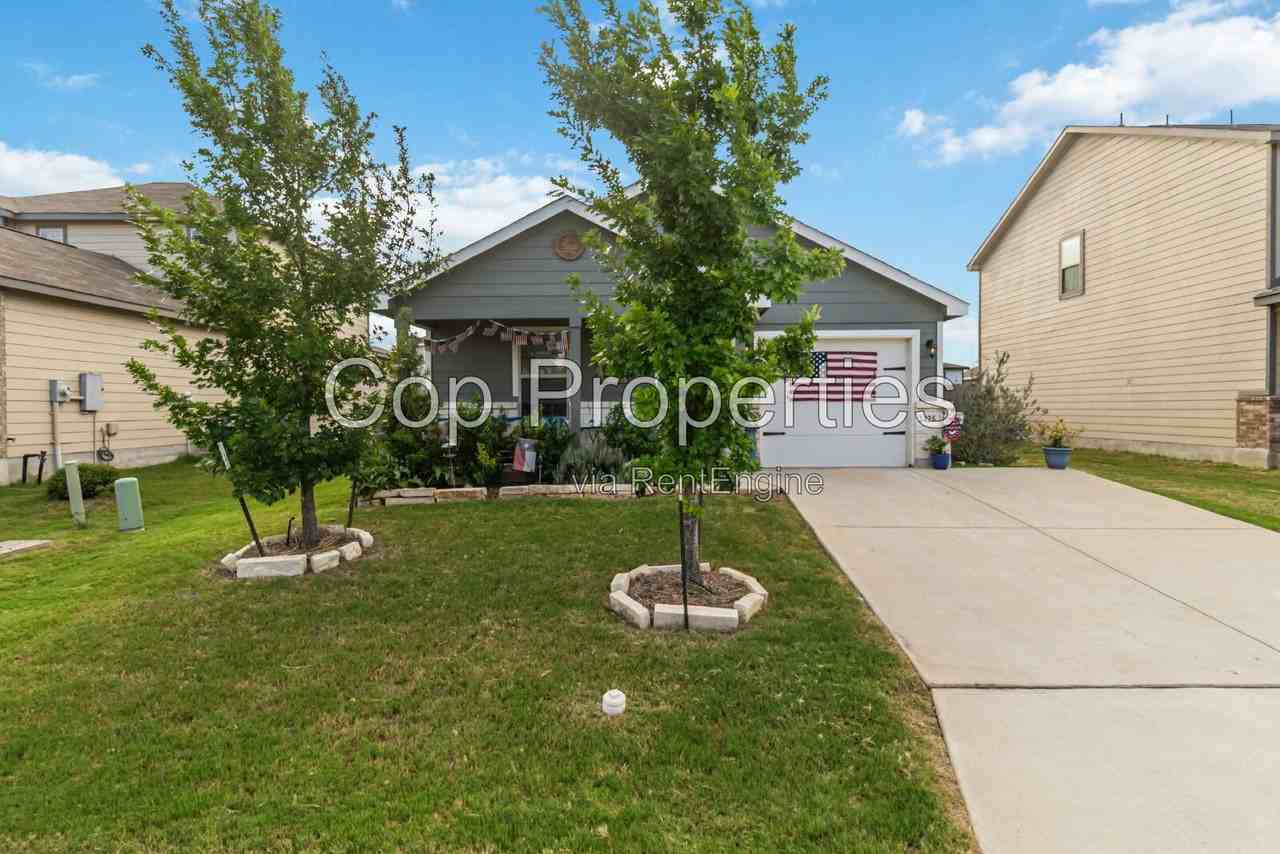 2425 Ayers Dr - Photo 4 of 29