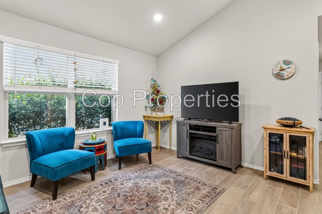 2425 Ayers Dr - Photo 7 of 29