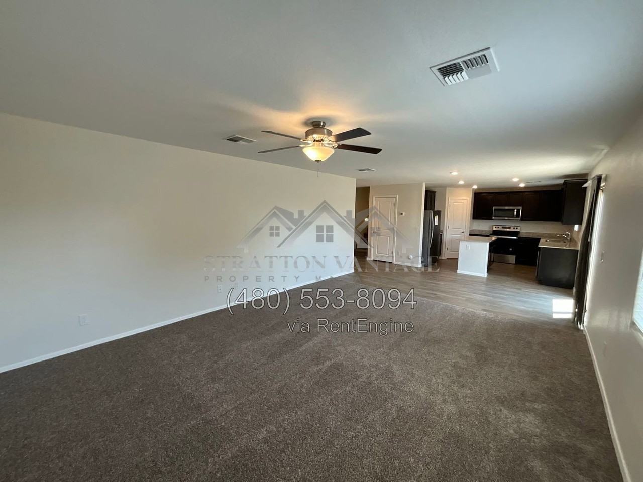 258 S Oak St - Photo 3 of 19