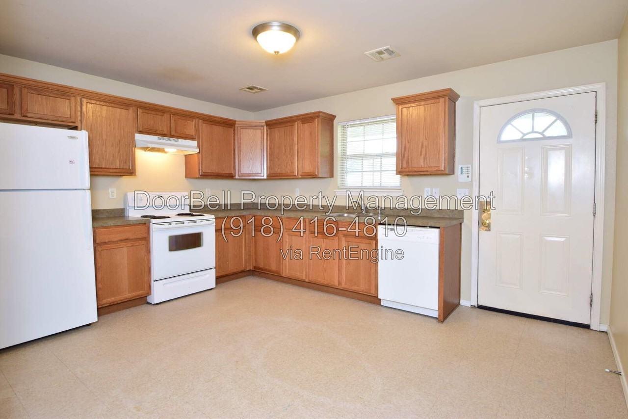 6018 S Newport Ave - Photo 3 of 15