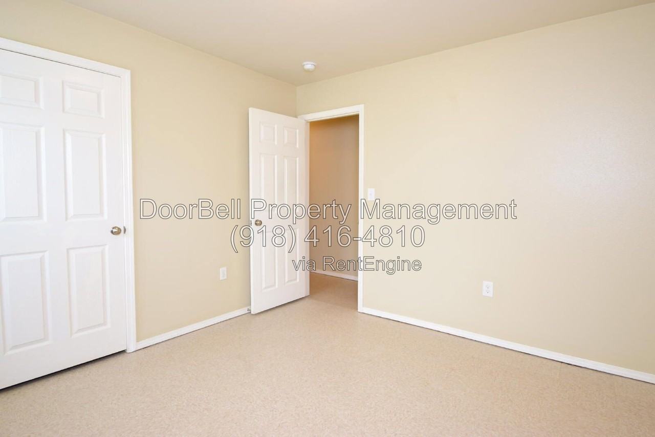6018 S Newport Ave - Photo 7 of 15