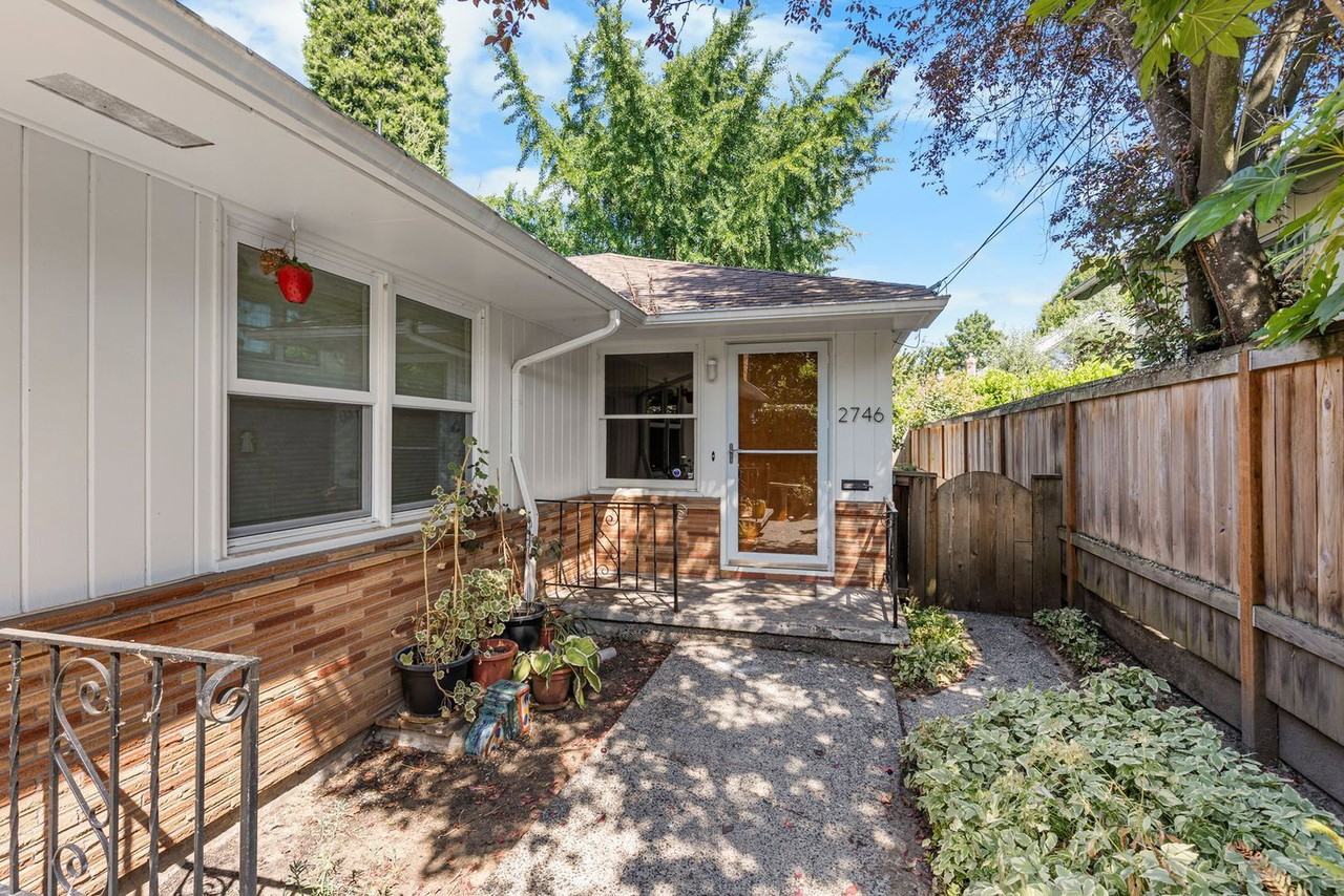 2746 Se 31st Ave - Photo 2 of 25