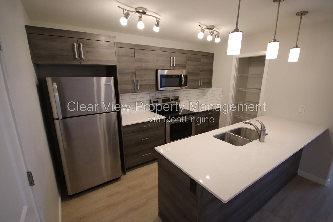987 40 Ave N - Photo 5 of 13