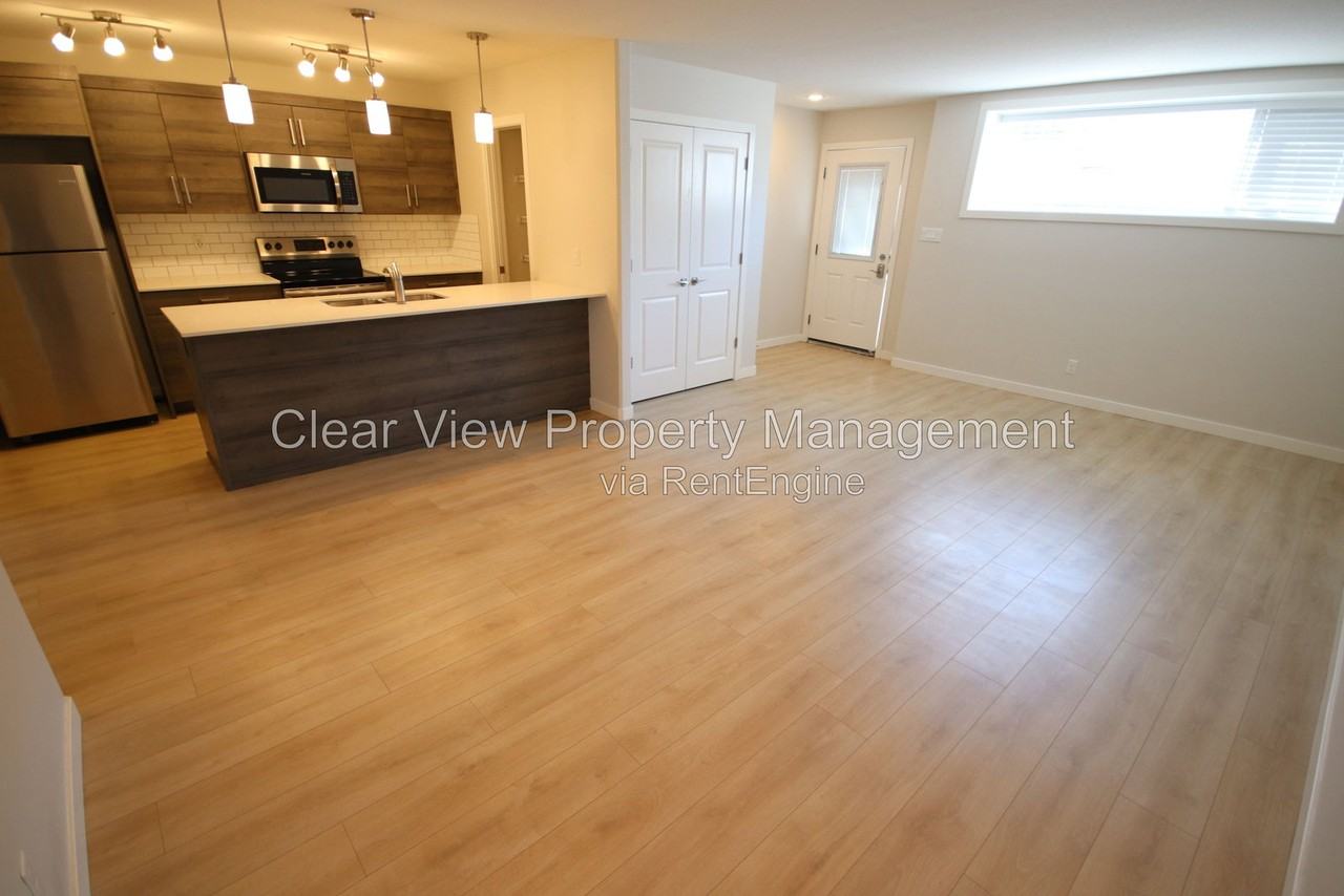 994 41 Ave N - Photo 2 of 13