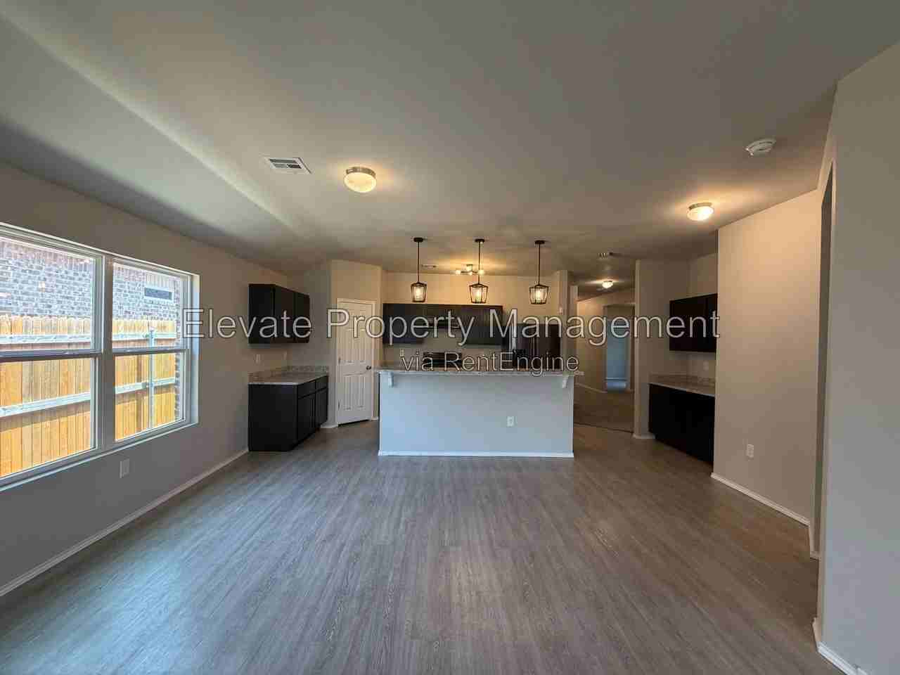 11729 Nw 100th St - Photo 5 of 31
