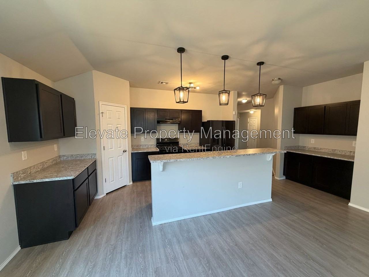 11729 Nw 100th St - Photo 6 of 31