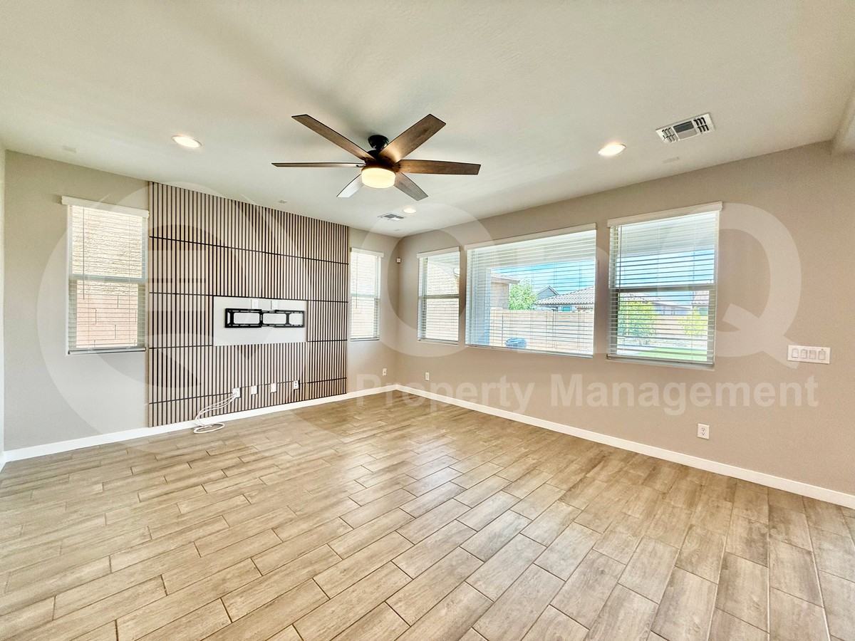 4321 N 94th Dr - Photo 4 of 29