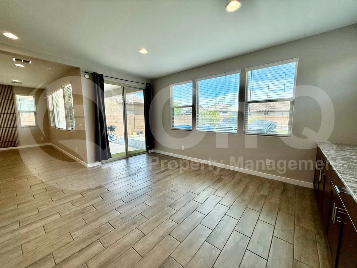 4321 N 94th Dr - Photo 5 of 29