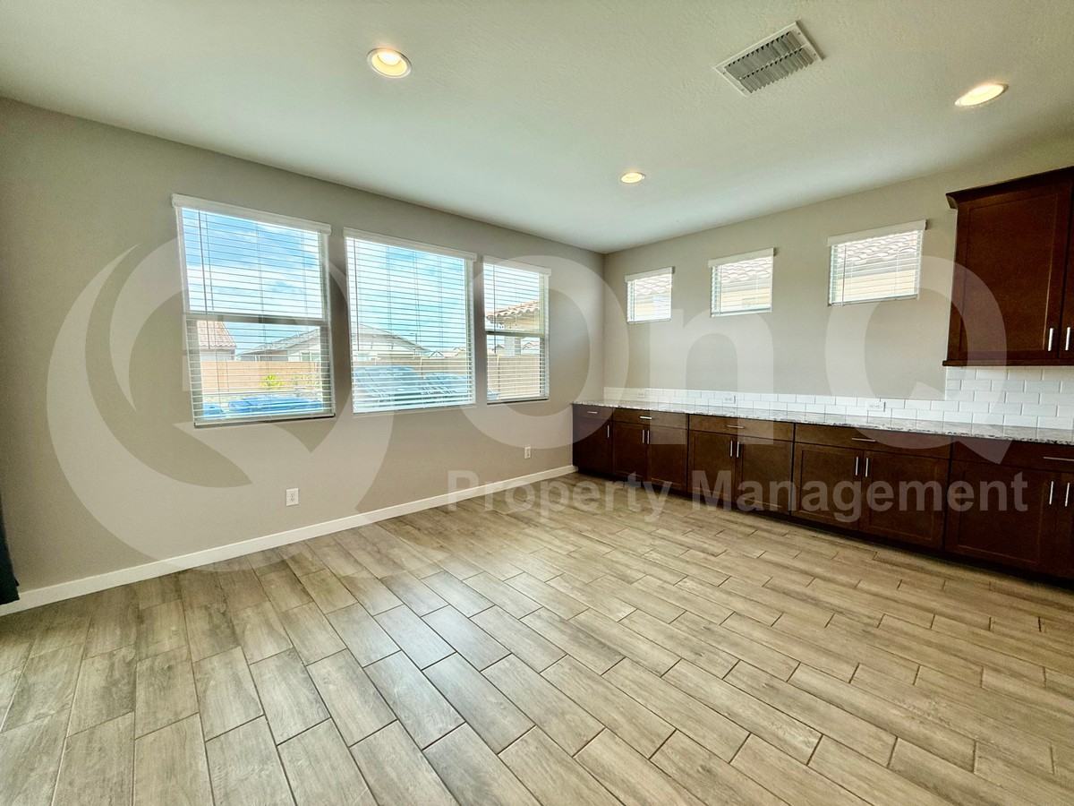 4321 N 94th Dr - Photo 6 of 29