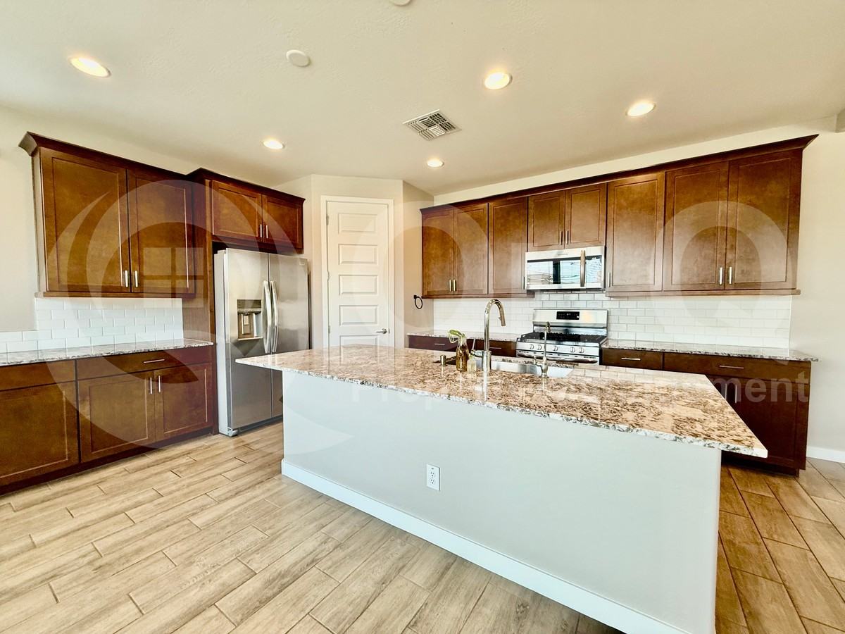 4321 N 94th Dr - Photo 7 of 29