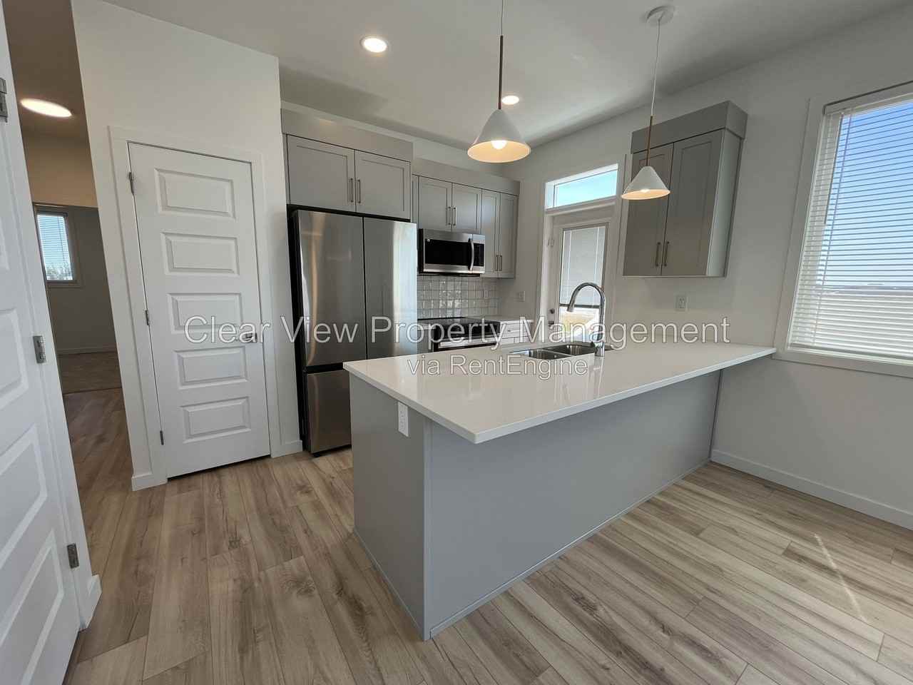 319 Aquitania Blvd W - Photo 2 of 20