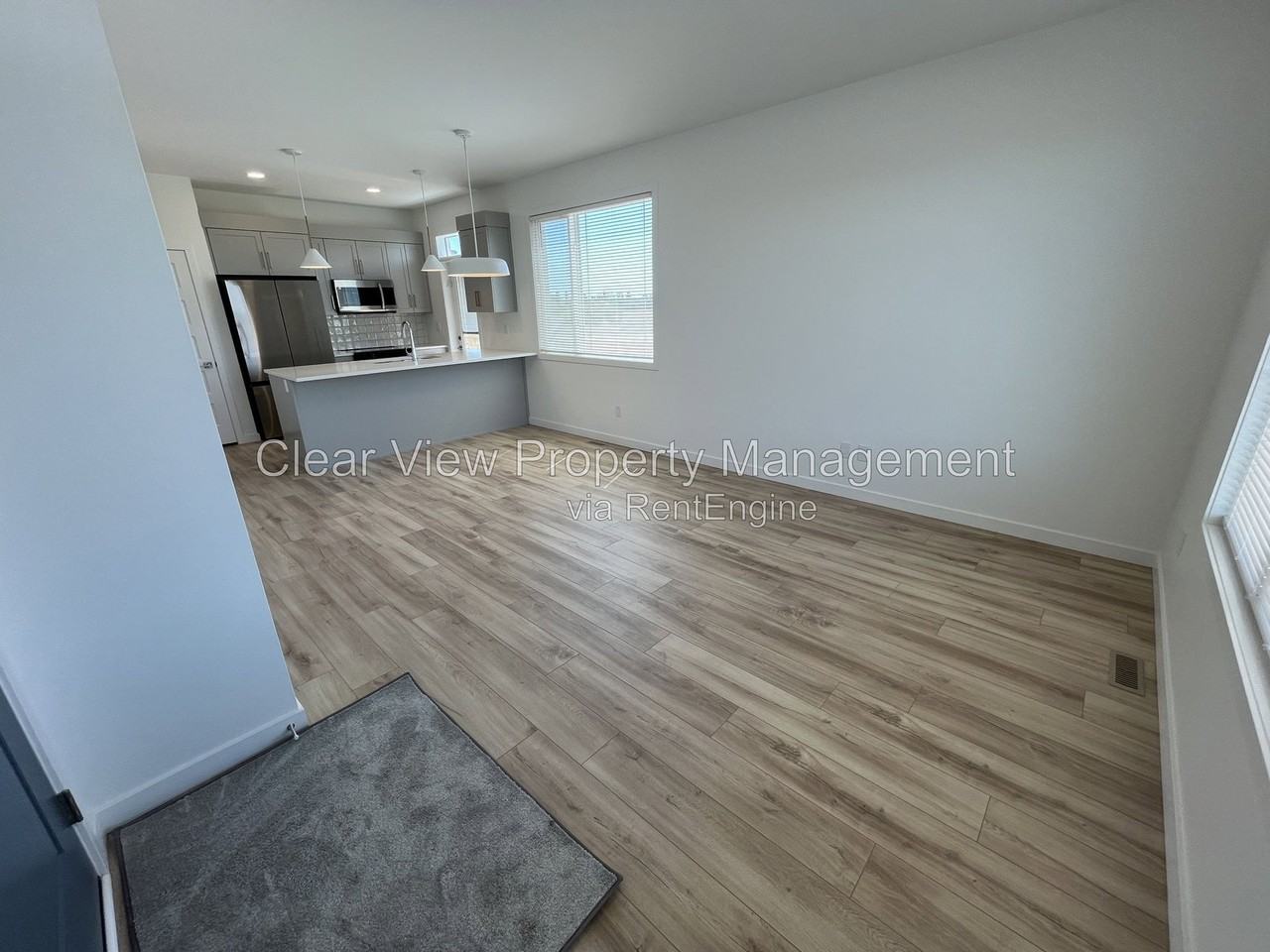 319 Aquitania Blvd W - Photo 4 of 20