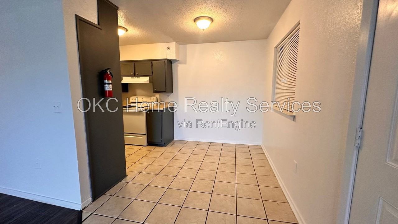 712 Ne 27th St #4 - Photo 2 of 15