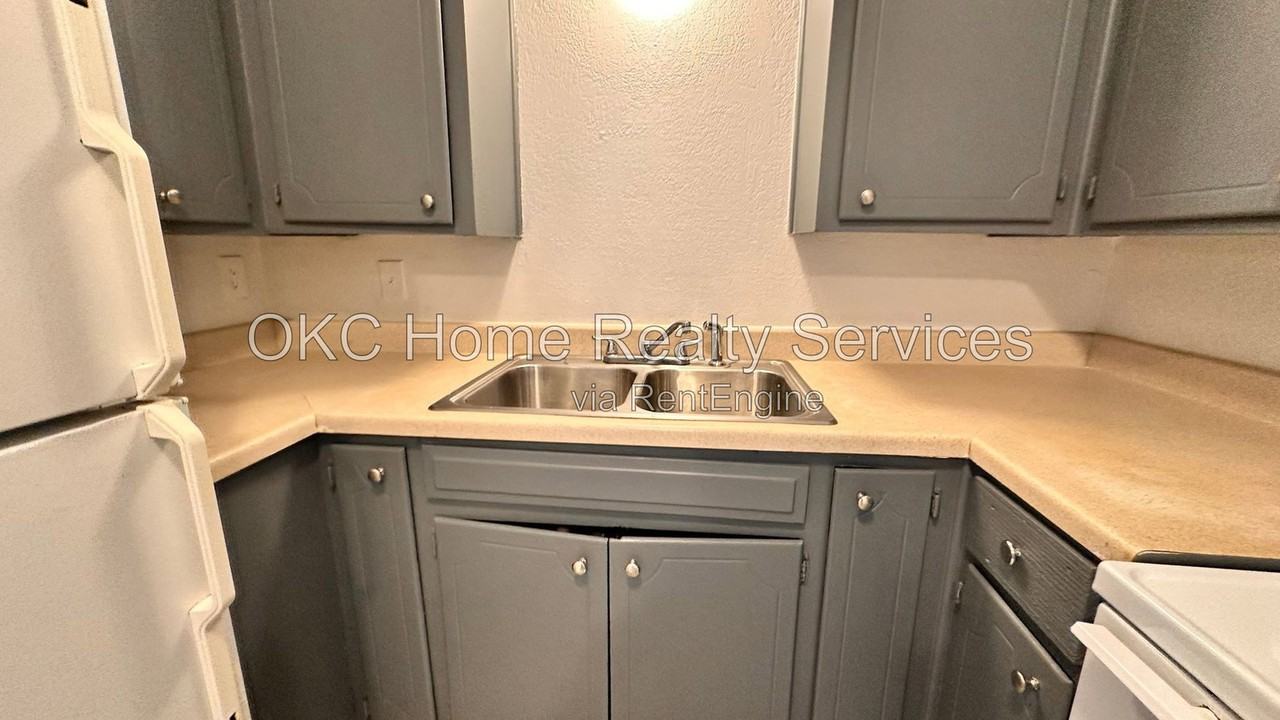712 Ne 27th St #4 - Photo 5 of 15