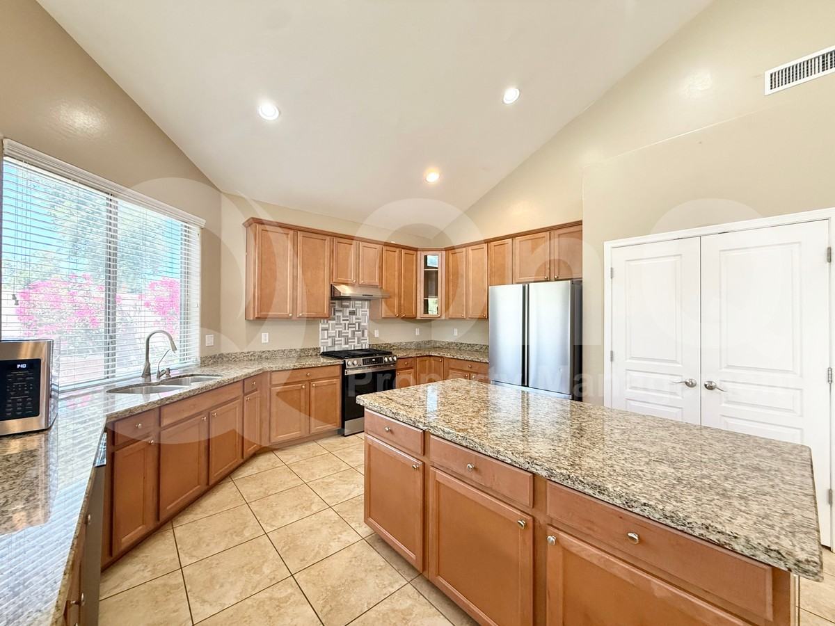 7310 S 26th Ln - Photo 6 of 27