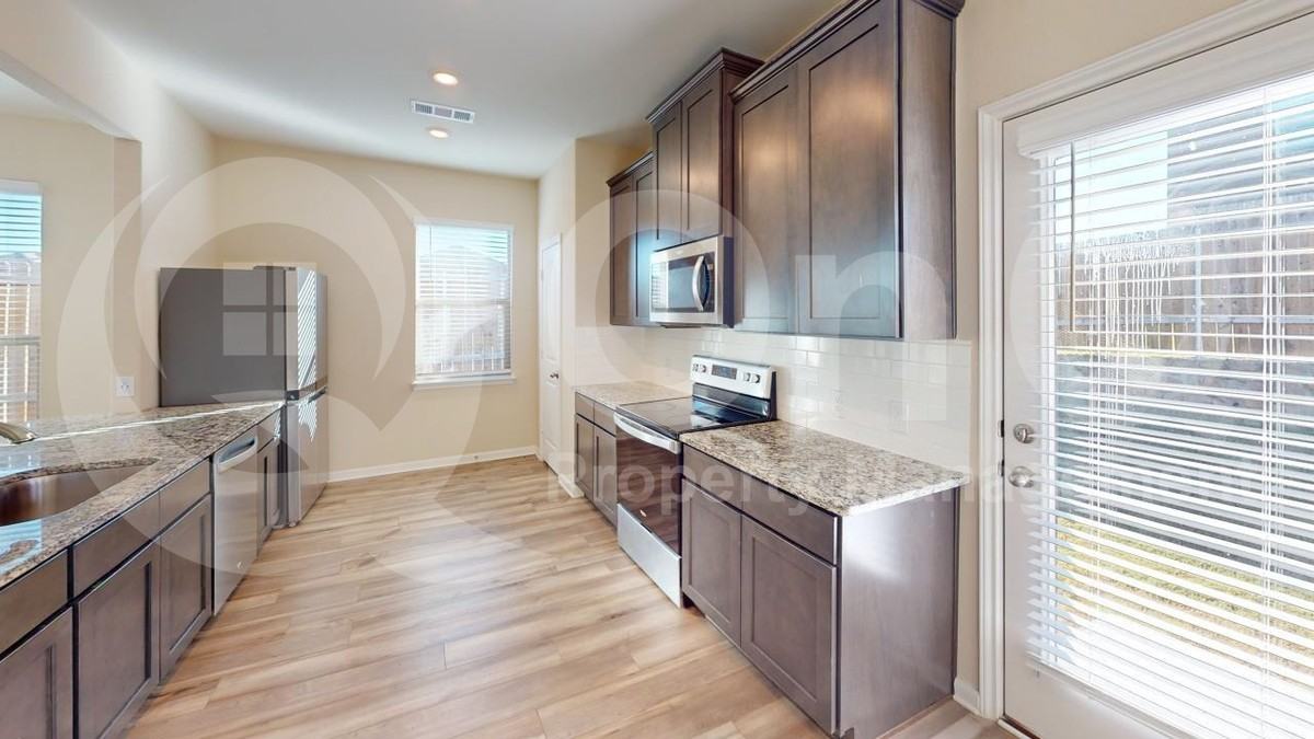 304 Tranquil Ln - Photo 5 of 31