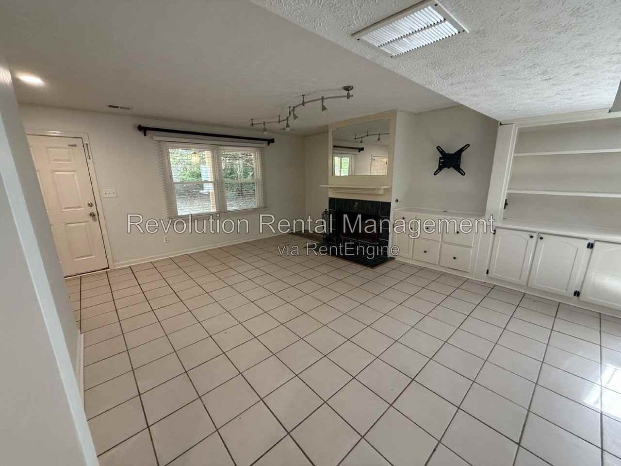 115 Hickory Ave - Photo 3 of 48