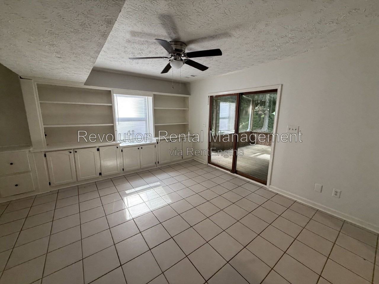 115 Hickory Ave - Photo 4 of 48