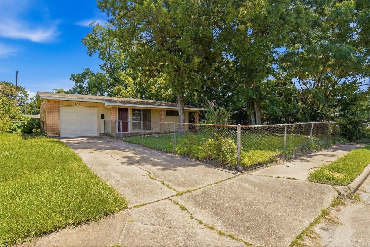 10227 Glenmawr Dr - Photo 3 of 26