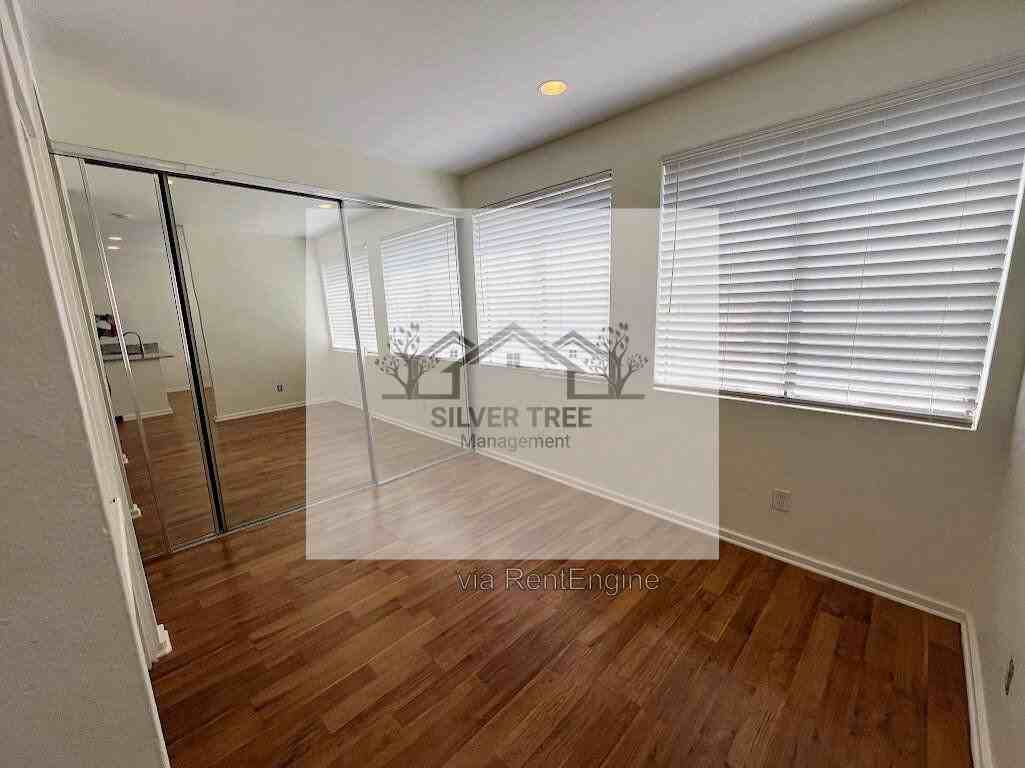 4015 Bowser Ave #E - Photo 7 of 8