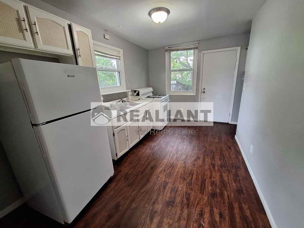 312 E Southern Ave #1 - Photo 3 of 5